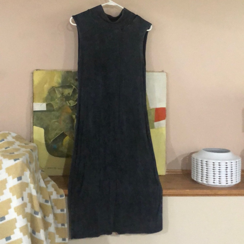 Sleeveless open back midi dress